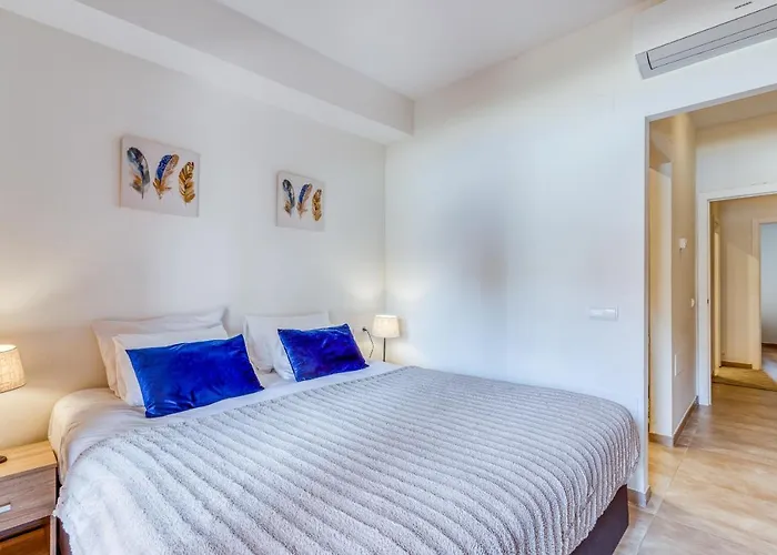 Hanami La Fragata Garden Apartment